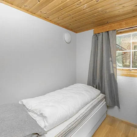 Vakantiehuis 2 Bedroom Awesome In Sandane